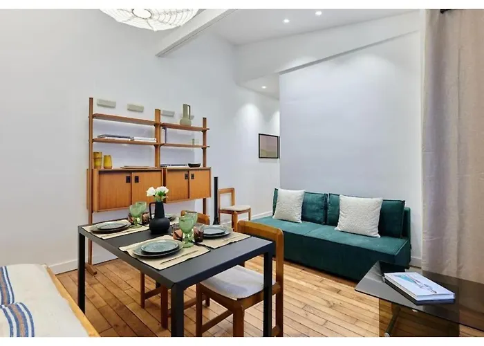 In The Center Of By Prestige Appartement Parijs