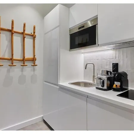 公寓 In The Center Of By Prestige