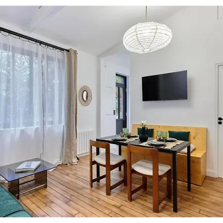 公寓 In The Center Of By Prestige